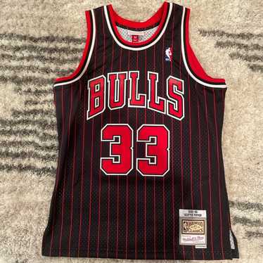 Mitchell & Ness Chicago Bulls Scottie Pippen #33 Galaxy Swingman Jersey Red
