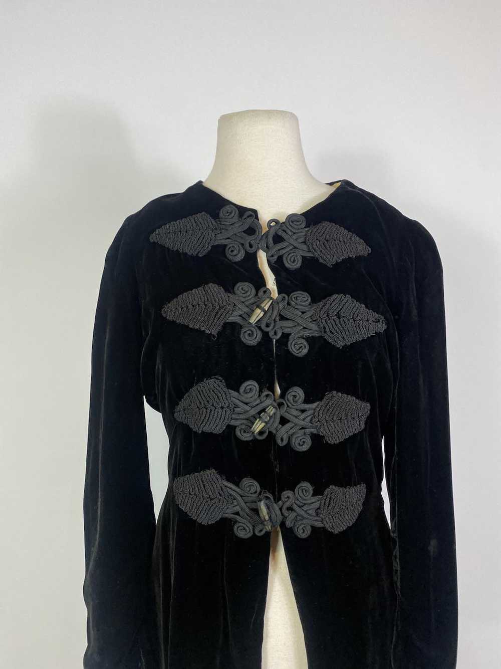 1920s Black Silk Velvet Swirl Applique Coat - image 2