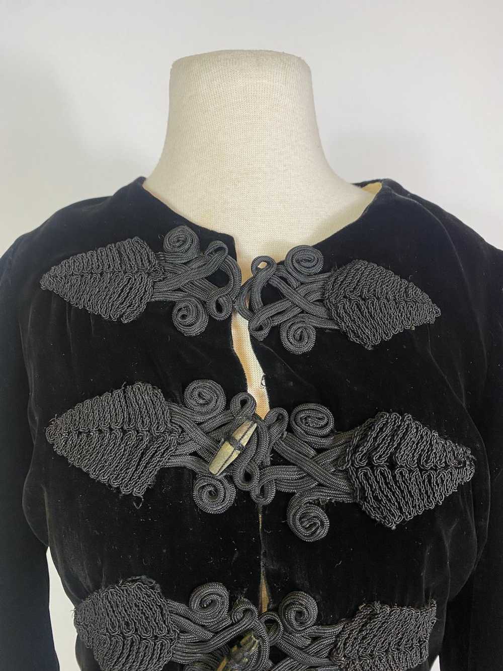1920s Black Silk Velvet Swirl Applique Coat - image 3