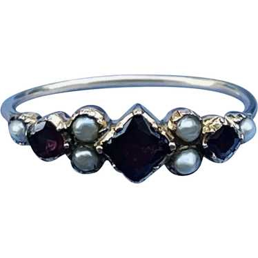 Pretty foiled Garnet and pearl ring, Victorian - image 1