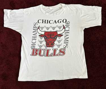 Vintage 90's Chicago Bulls T-Shirt Single Stitch Hanes Red Size Large  Jordan Era