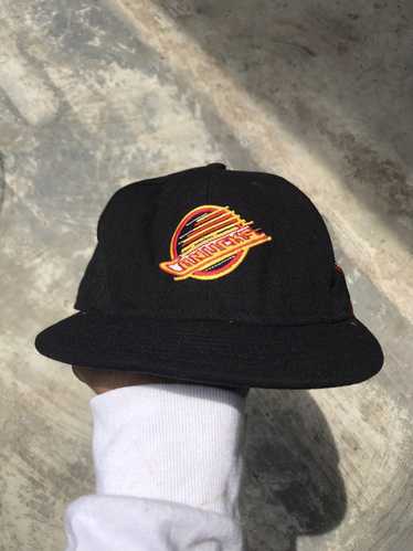 vtg rare vancouver canucks skate logo sports specialties snapback hat cap