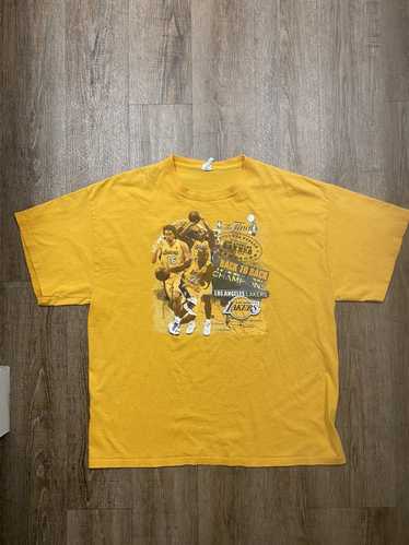 Los Angeles Lakers 2001 NBA Champions Back To Back Ring T-Shirt (L) – The  Vintage Finery