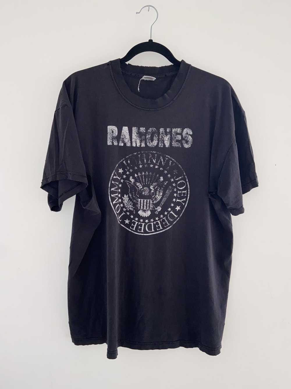 Band Tees × Rock Tees × Vintage Ramones Band Tee … - image 9