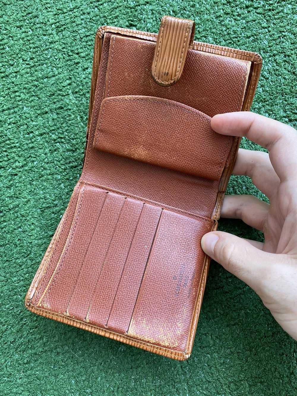 Louis Vuitton EPI bifold wallet - image 4