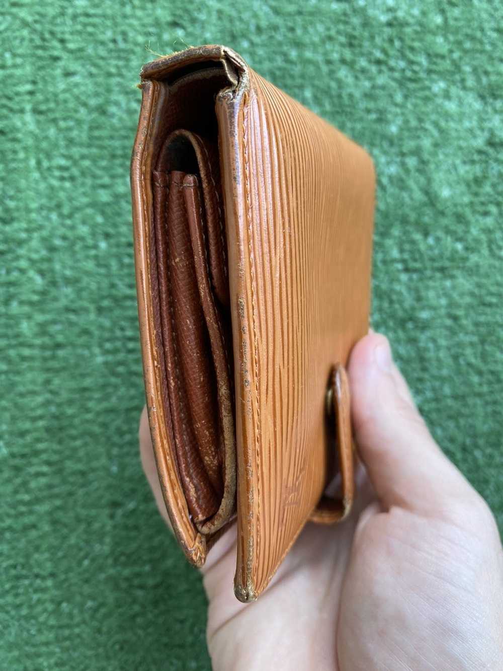 Louis Vuitton EPI bifold wallet - image 9