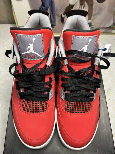 Jordan retro 4 toro bravo original hotsell