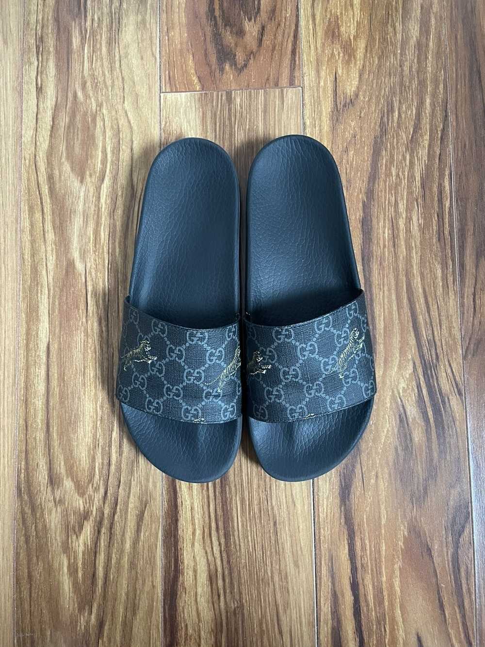 Gucci Gucci slide tiger size 8 (discounted) - image 1