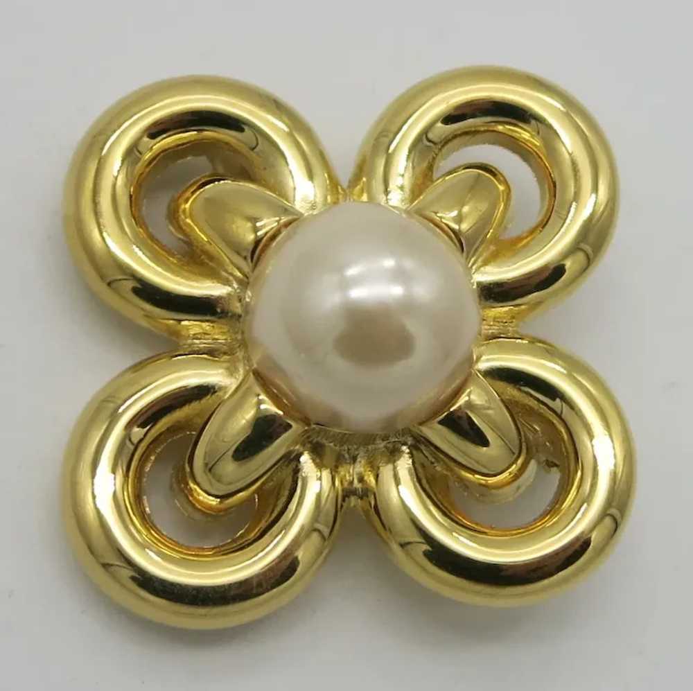 Joan Rivers Faux Pearl Brooch Gold tone - image 3