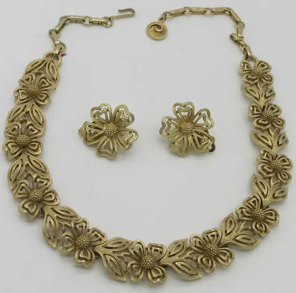 Lovely Lisner Necklace & Earrings Set Gold tone F… - image 2