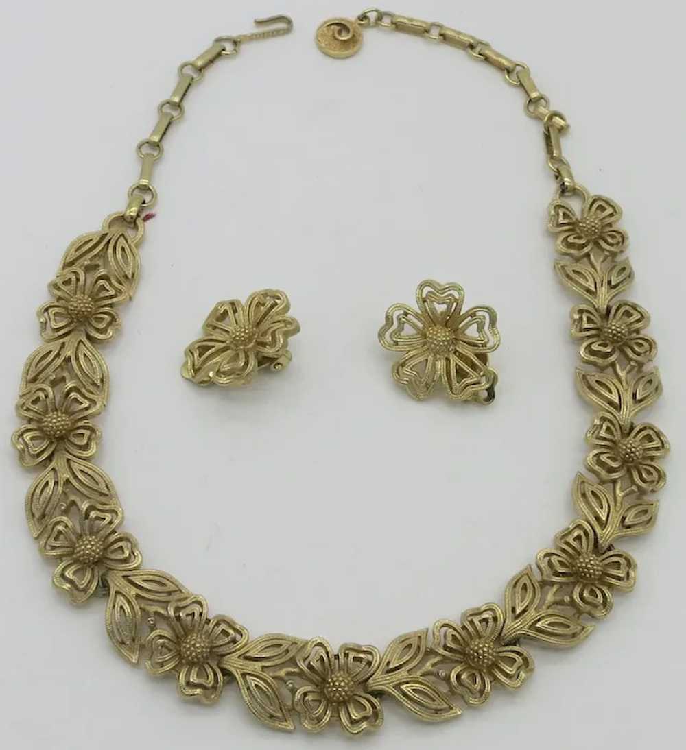 Lovely Lisner Necklace & Earrings Set Gold tone F… - image 4