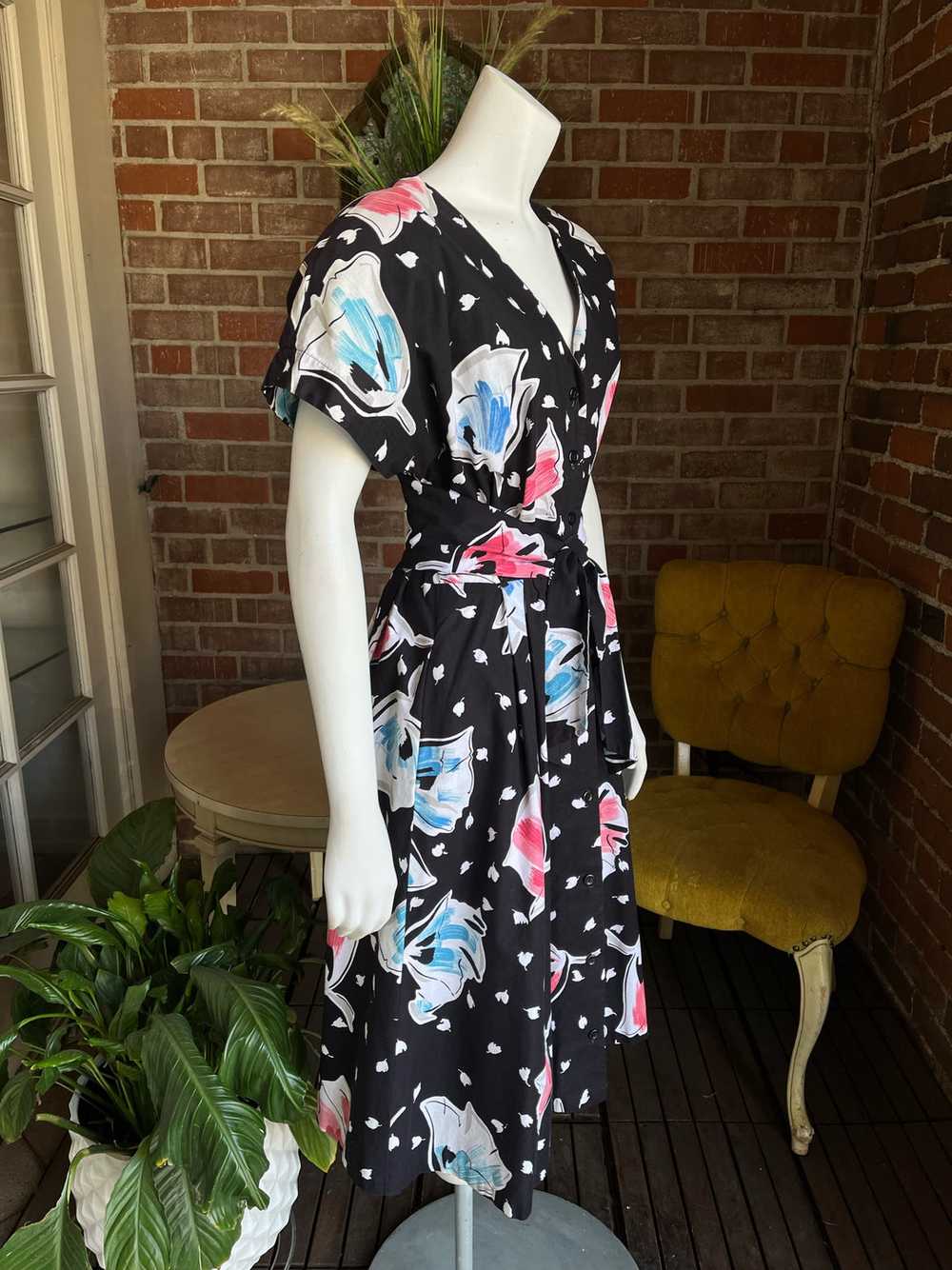 1980s does 1950s Black Floral Dress - image 5