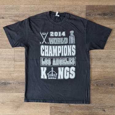 https://img.gem.app/700951404/1t/1694245926/nhl-la-kings-2014-stanley-cup-champions-t-shirt.jpg