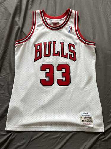 Mitchell & Ness – Chicago Bulls Scottie Pippen Swingman – Trikot-Trägershirt  in Rot