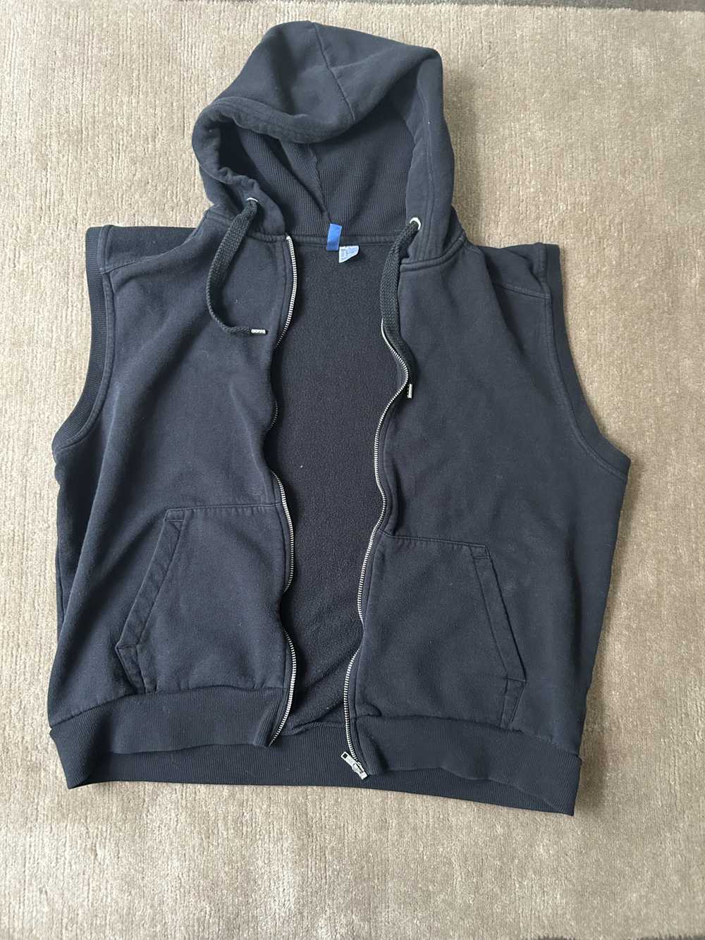 Divided Sleveless Men's Hoodie - image 1