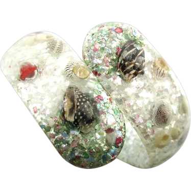 1950s Lucite Confetti - Shells Clamper Bracelet Wr