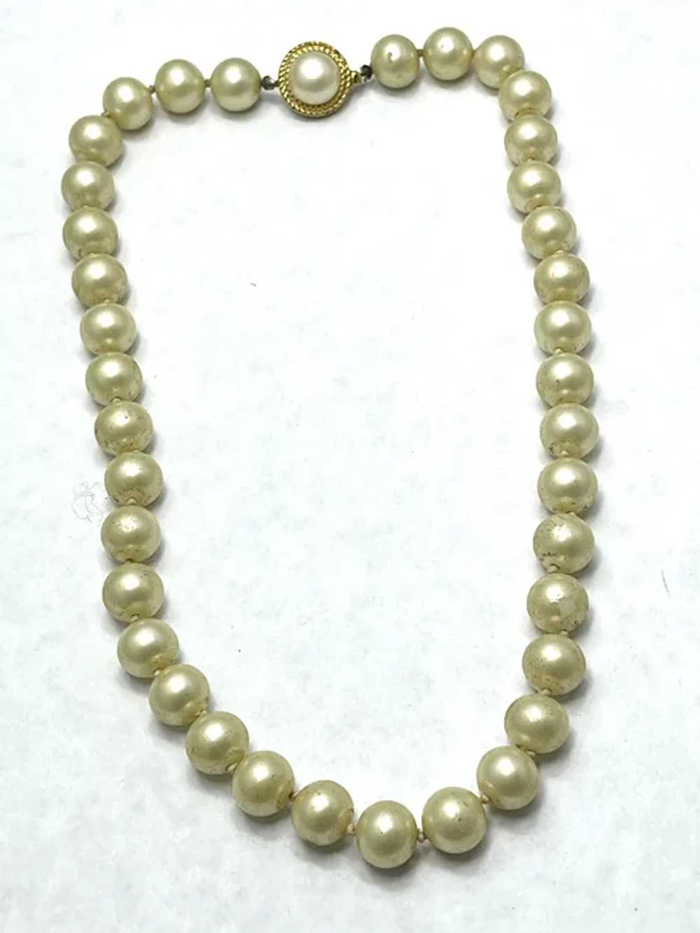 Vintage Crown Trifari Pearl Necklace - image 2