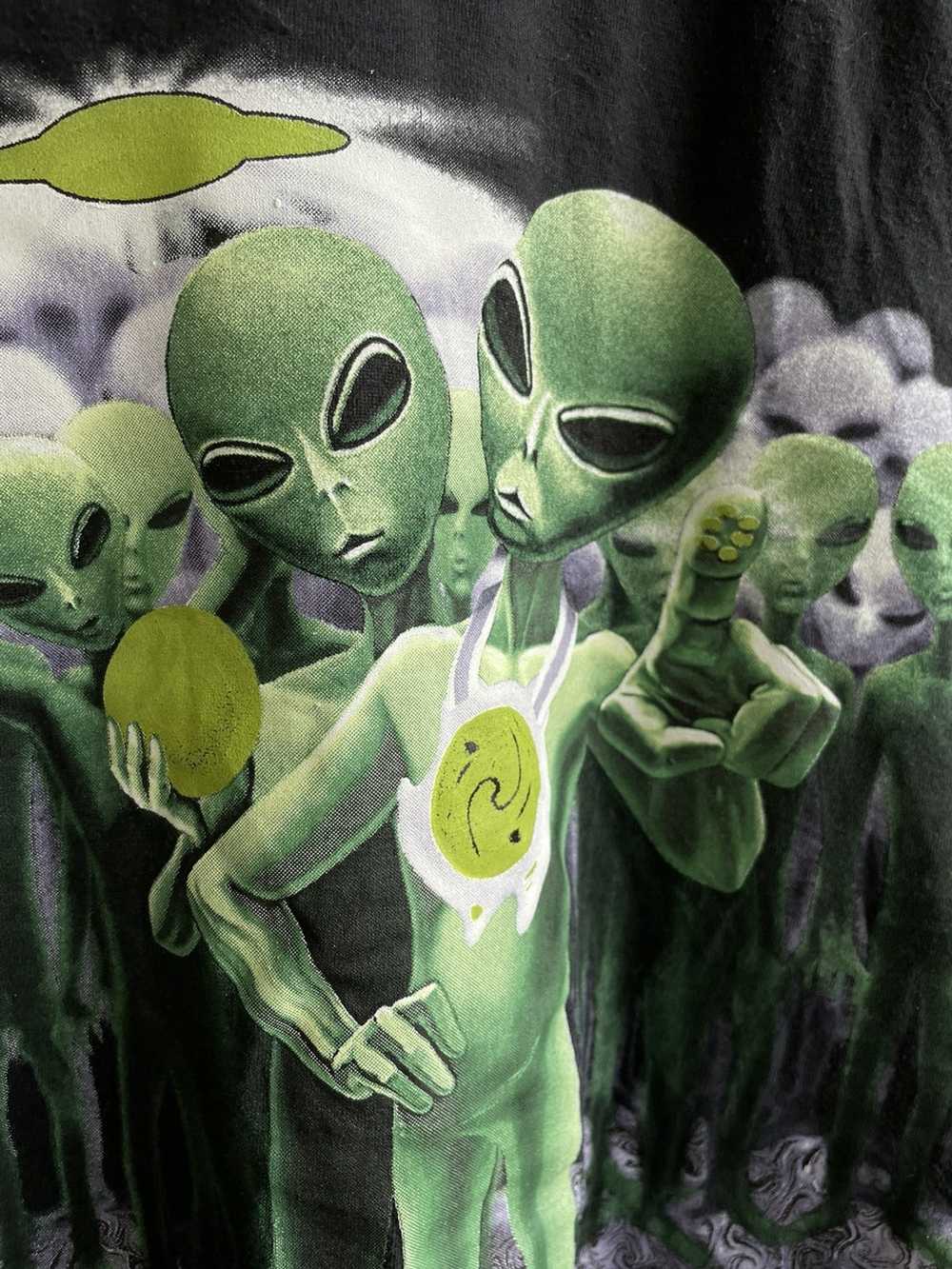 Alien Workshop × Vintage Vintage 1997 Aliens T-Sh… - image 5