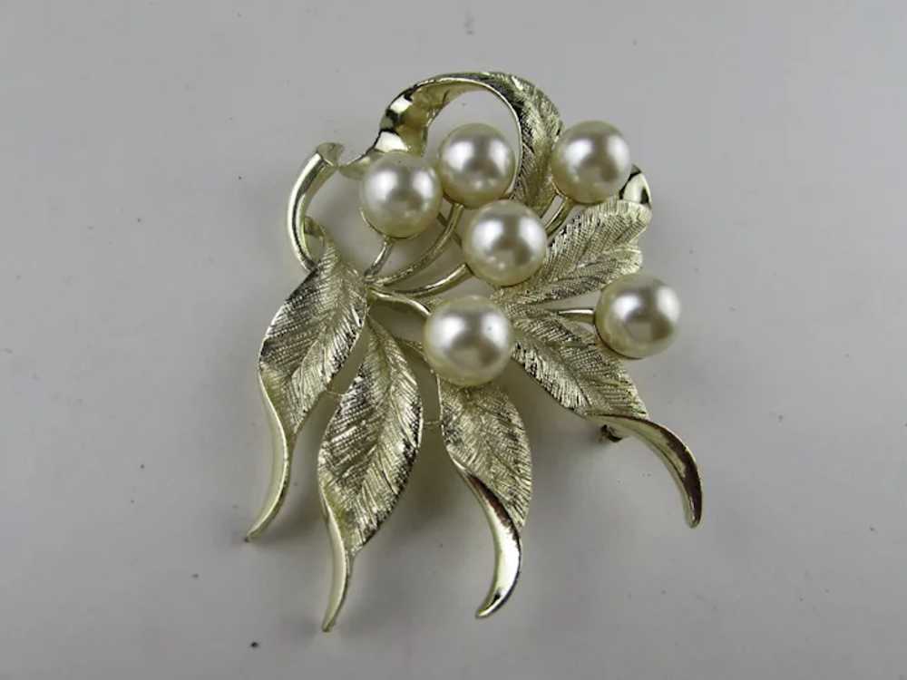 Vintage Emmons Brushed Goldtone Pin with Faux Pea… - image 4