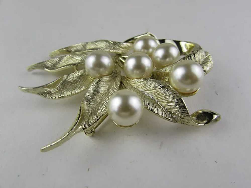 Vintage Emmons Brushed Goldtone Pin with Faux Pea… - image 5
