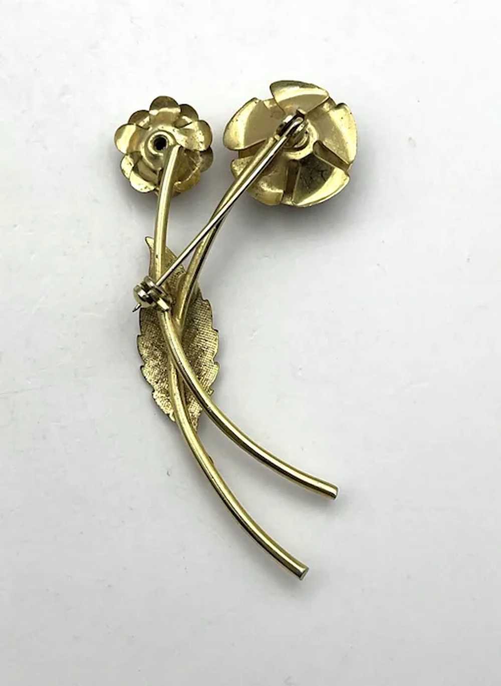 Goldtone Roses Brooch with Pretty Faux Pearl Cent… - image 12