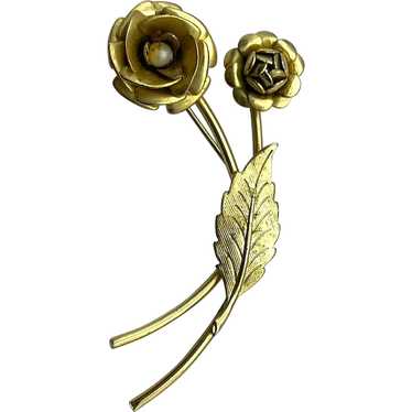 Goldtone Roses Brooch with Pretty Faux Pearl Cent… - image 1