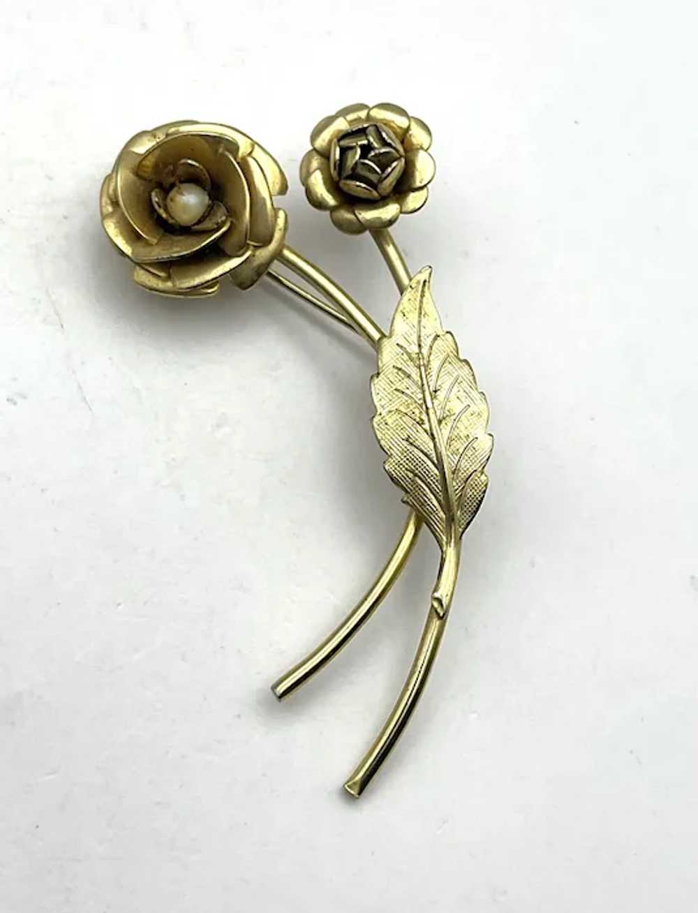 Goldtone Roses Brooch with Pretty Faux Pearl Cent… - image 2