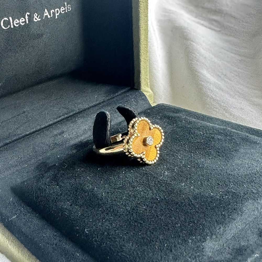 Authentic van cleef and arpels yellow gold tiger eye vintage alhambra  earrings