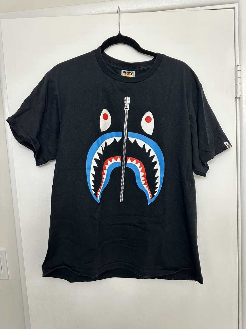 COLOR CAMO SHARK TEE –