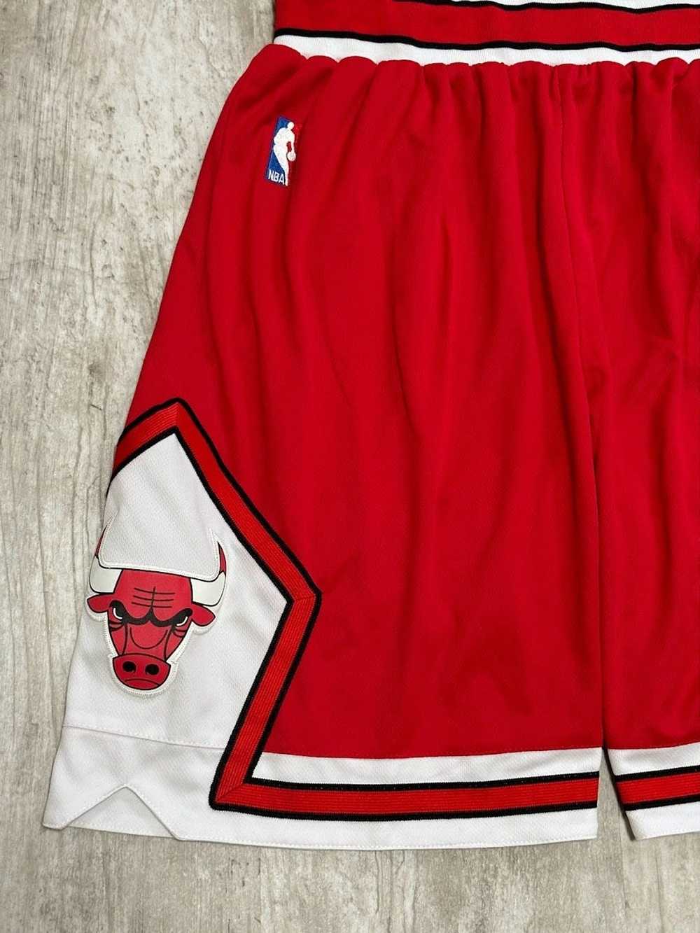 Adidas × NBA × Vintage VIntage Chicago bulls shor… - image 2