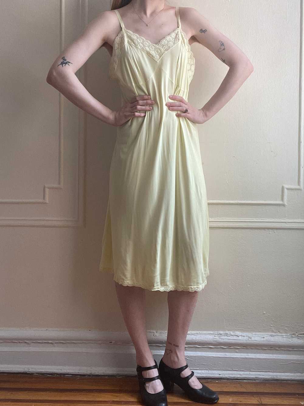 1940s Yellow Rayon Jersey Slip Dress Embroidered … - image 11