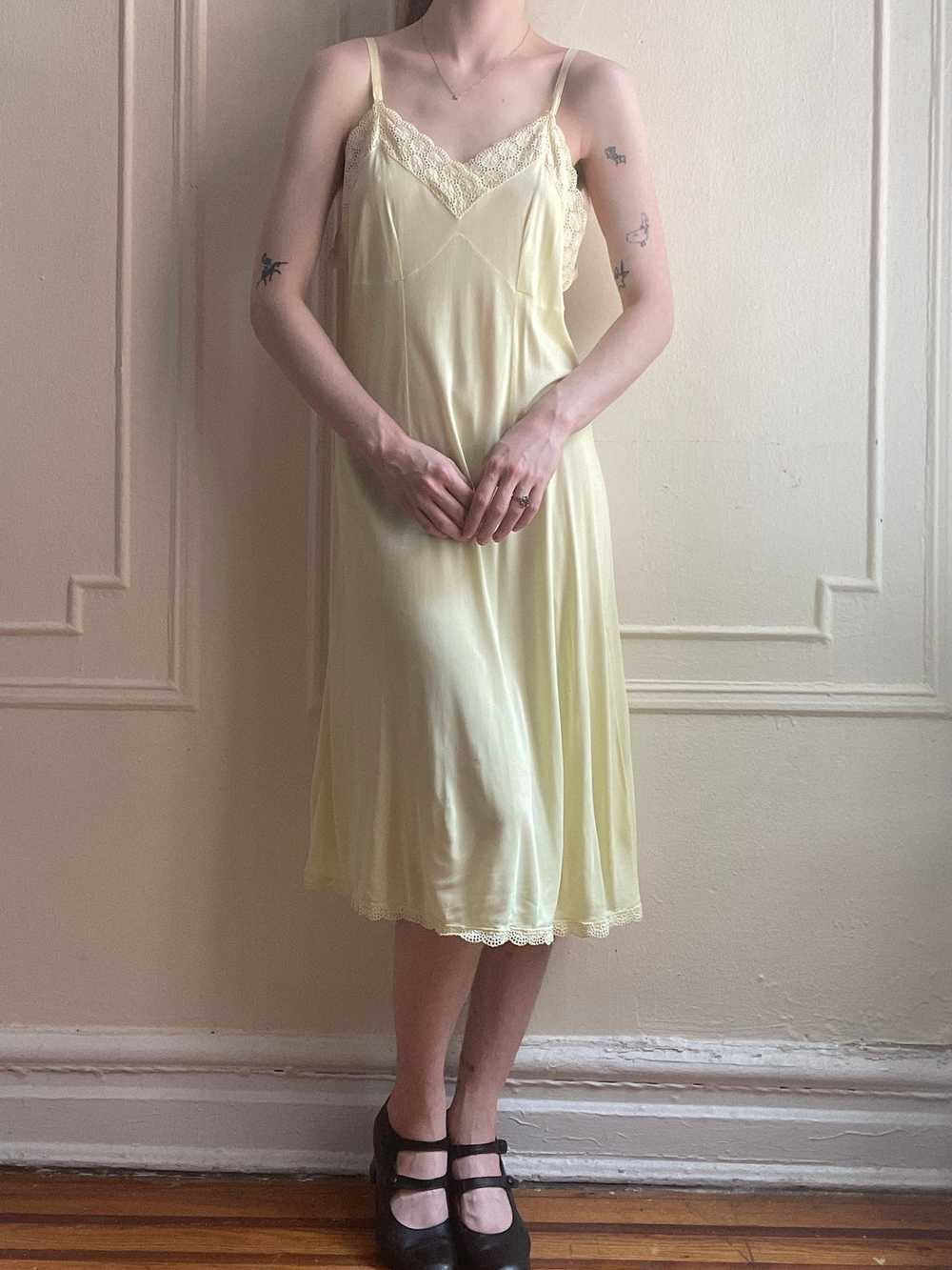 1940s Yellow Rayon Jersey Slip Dress Embroidered … - image 12