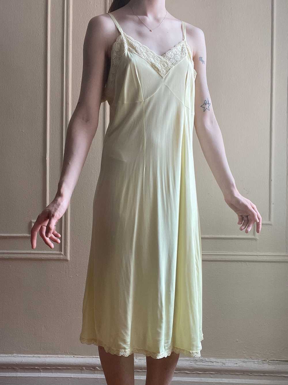 1940s Yellow Rayon Jersey Slip Dress Embroidered … - image 2