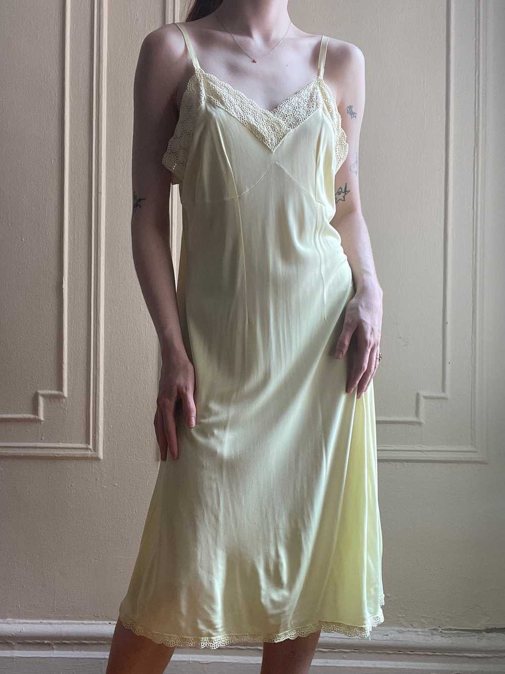 1940s Yellow Rayon Jersey Slip Dress Embroidered … - image 5