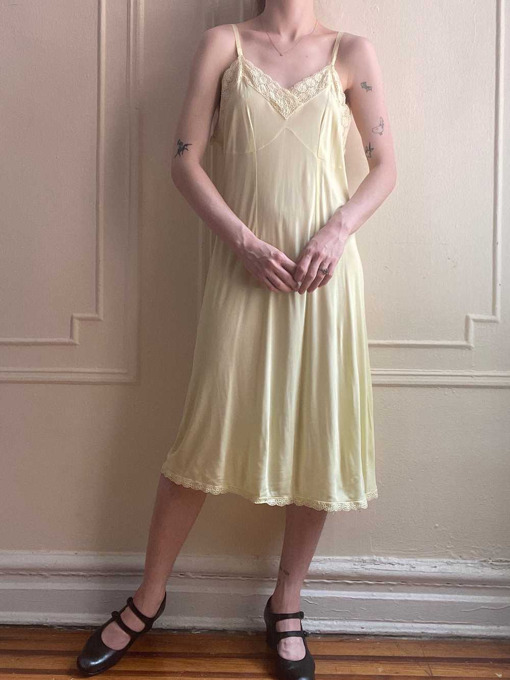 1940s Yellow Rayon Jersey Slip Dress Embroidered … - image 7