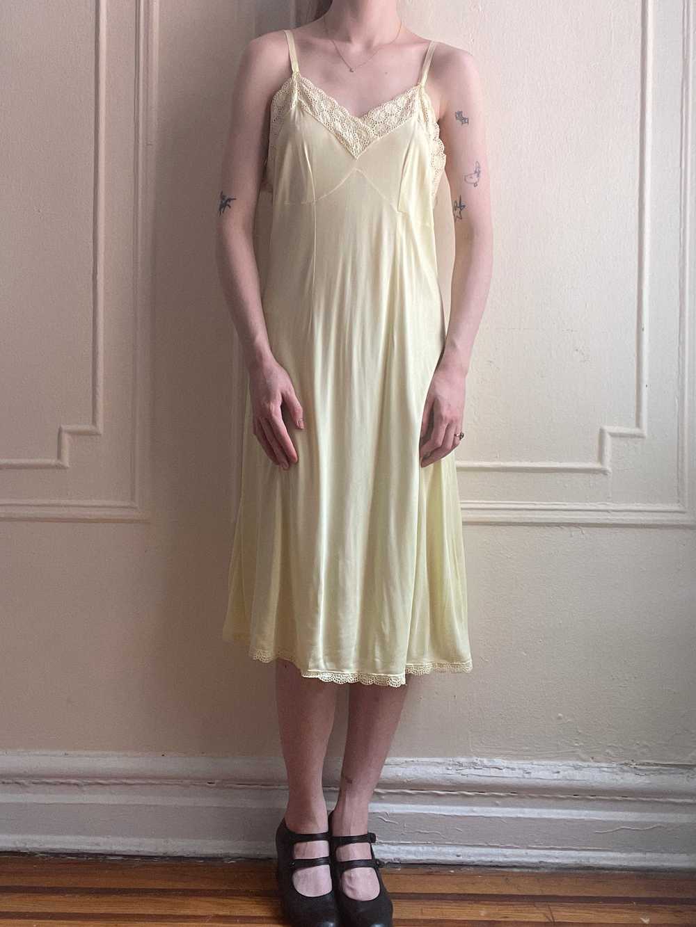 1940s Yellow Rayon Jersey Slip Dress Embroidered … - image 8