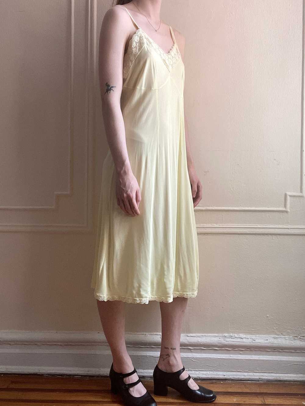 1940s Yellow Rayon Jersey Slip Dress Embroidered … - image 9