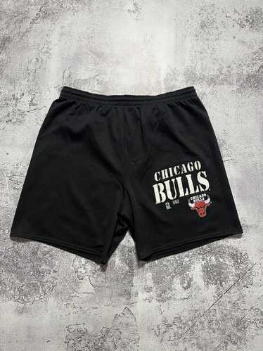 Starter Official Licensed NBA Chicago Bulls hotsell Pinstripe Shorts Men's Sz L