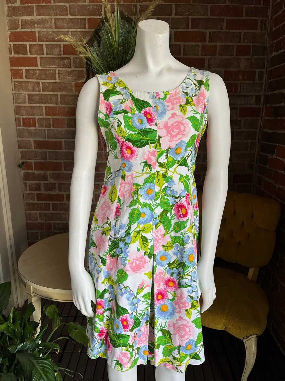 1960s Italian Floral Pinafore - image 2