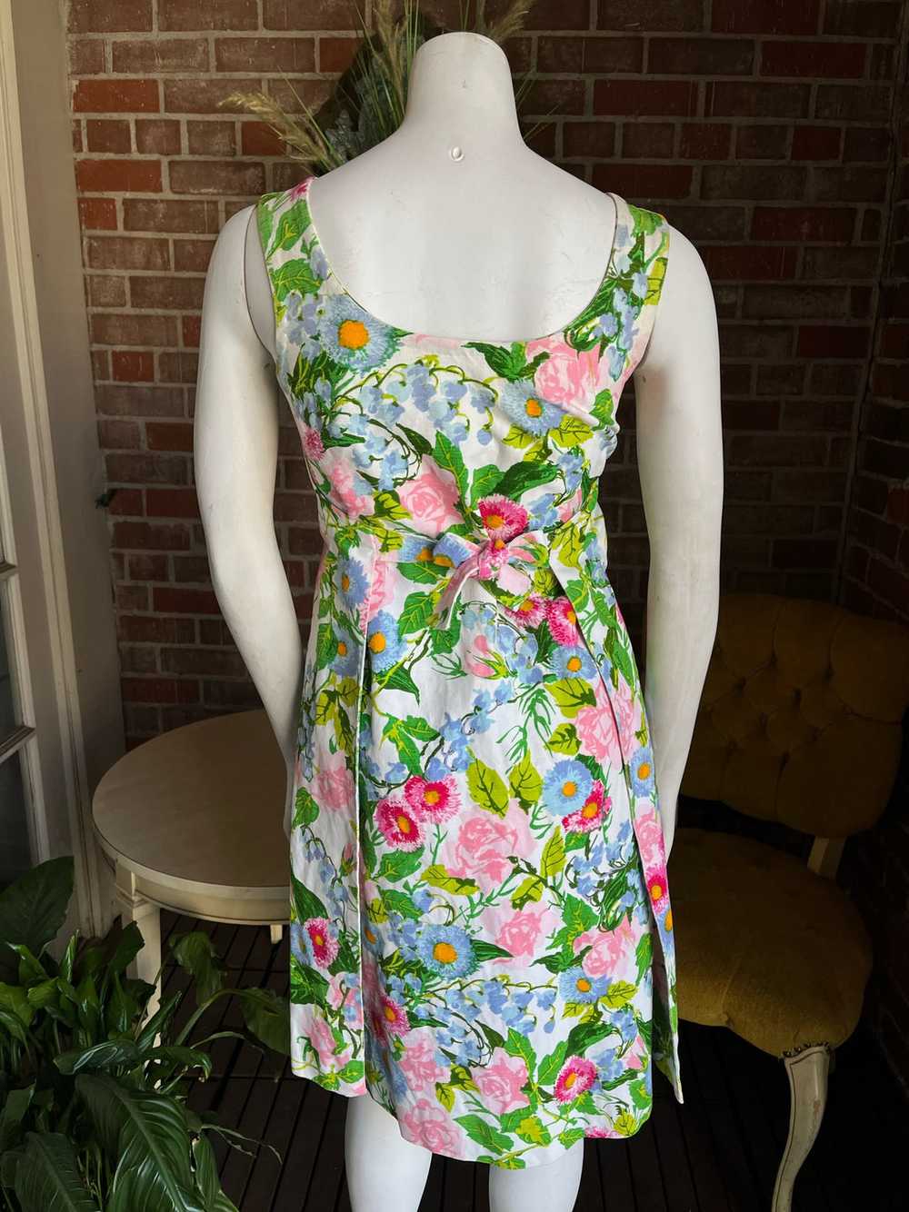 1960s Italian Floral Pinafore - image 4