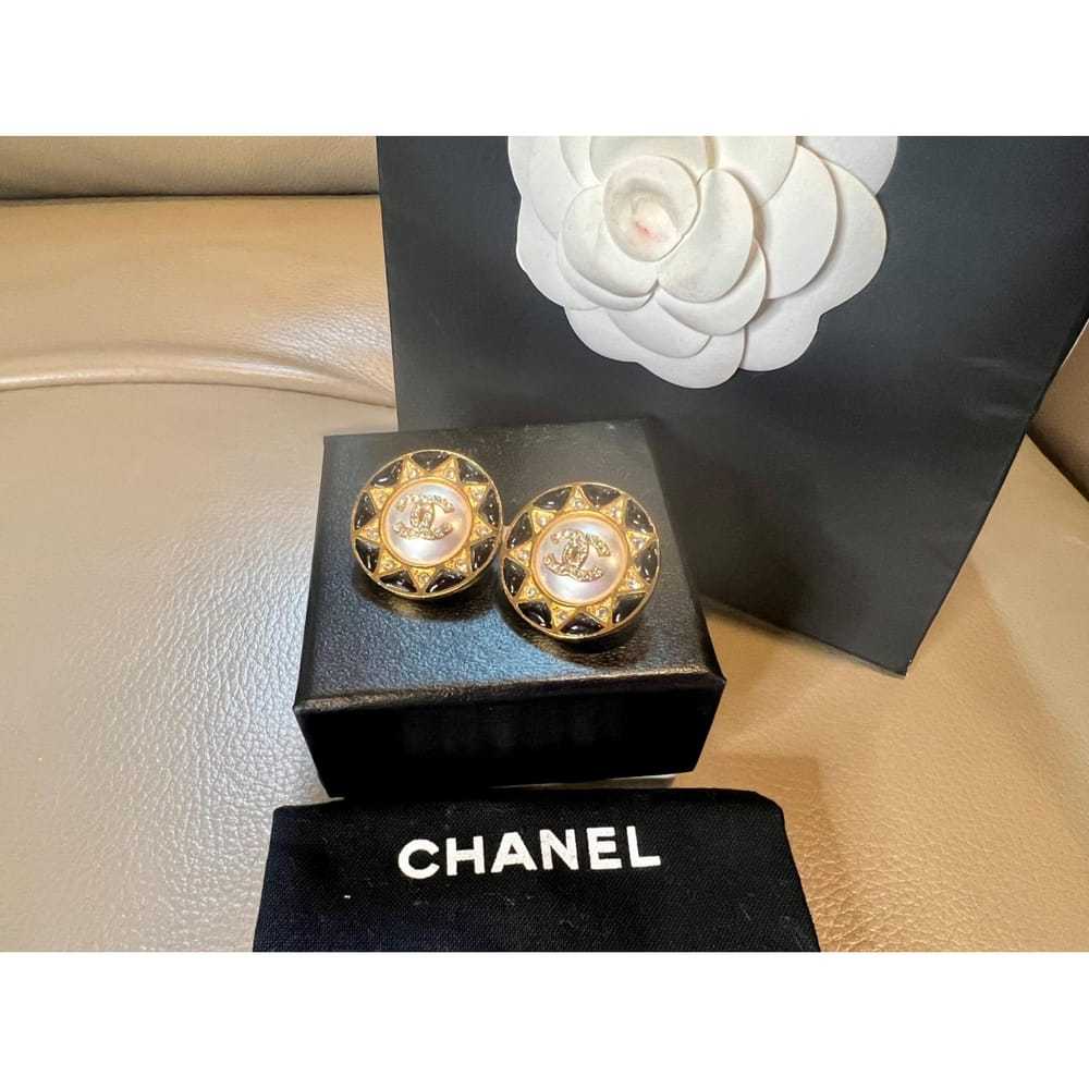 Chanel Pearl earrings - image 2
