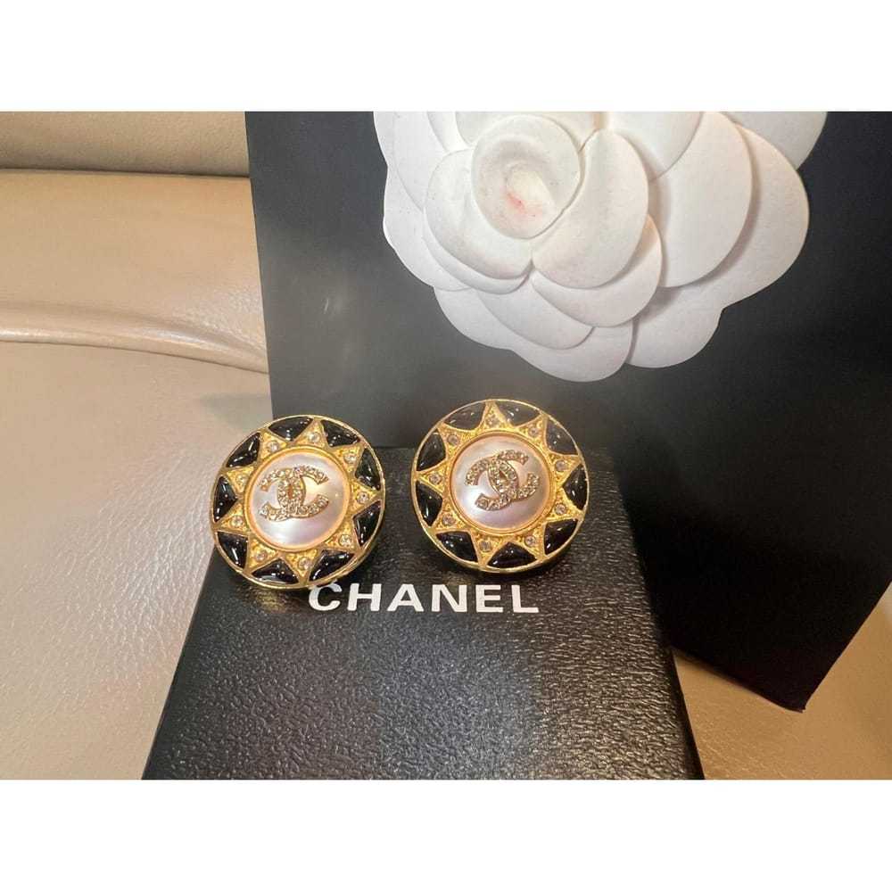Chanel Pearl earrings - image 4