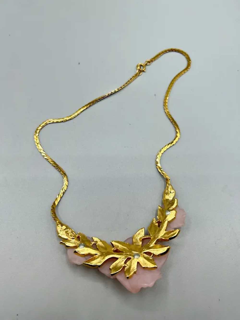 80s Trifari Necklace Pink Flower with Gold Tone C… - image 7
