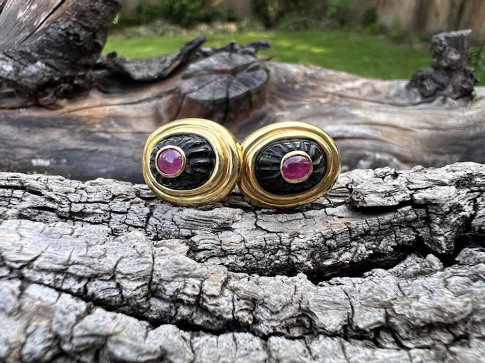 18K Yellow Gold Carved Onyx and Ruby Cufflinks an… - image 3