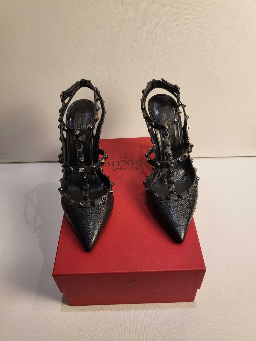 Valentino Rockstud Black Grained Leather Pumps - image 9