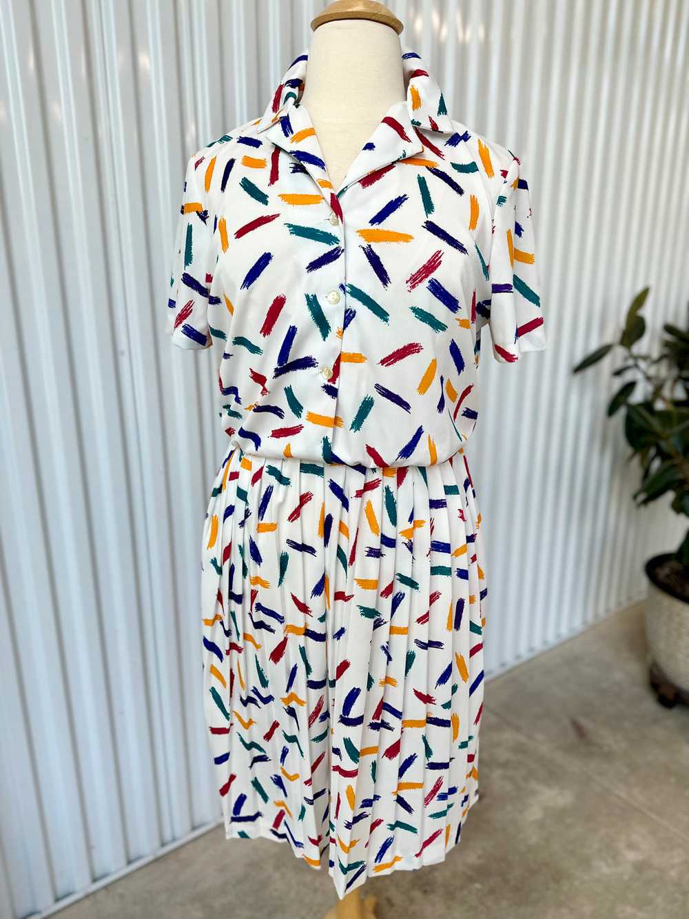 80's White With Paint Stroke Pleated Midi Dress - image 1