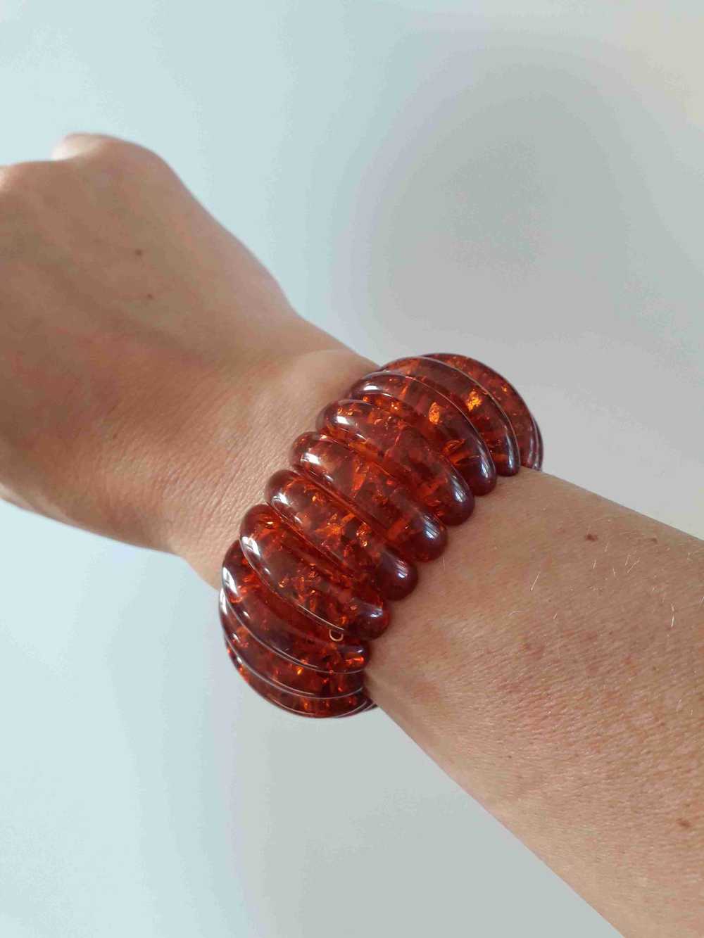 80's bangle - Oversized bracelet in resin from th… - image 5
