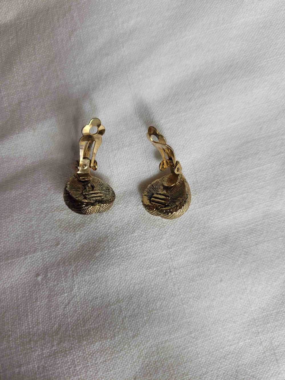 Golden metal earrings - Heart-shaped golden metal… - image 5