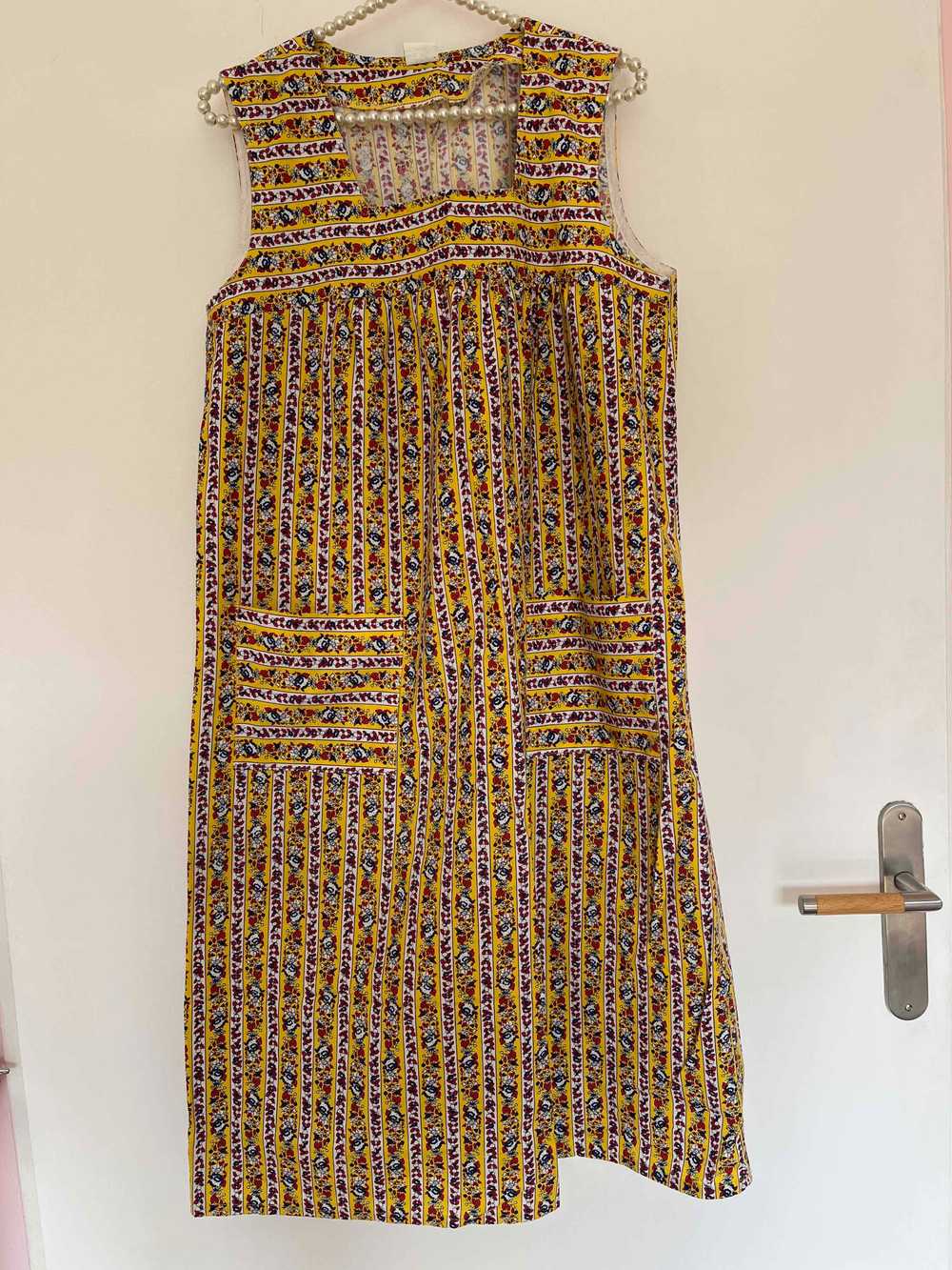 Provencal dress - Fairly wide and rather long Pro… - image 4
