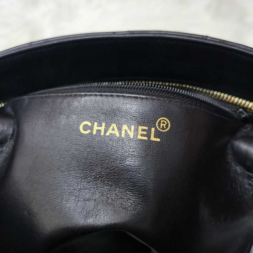 Chanel Médaillon leather handbag - image 6